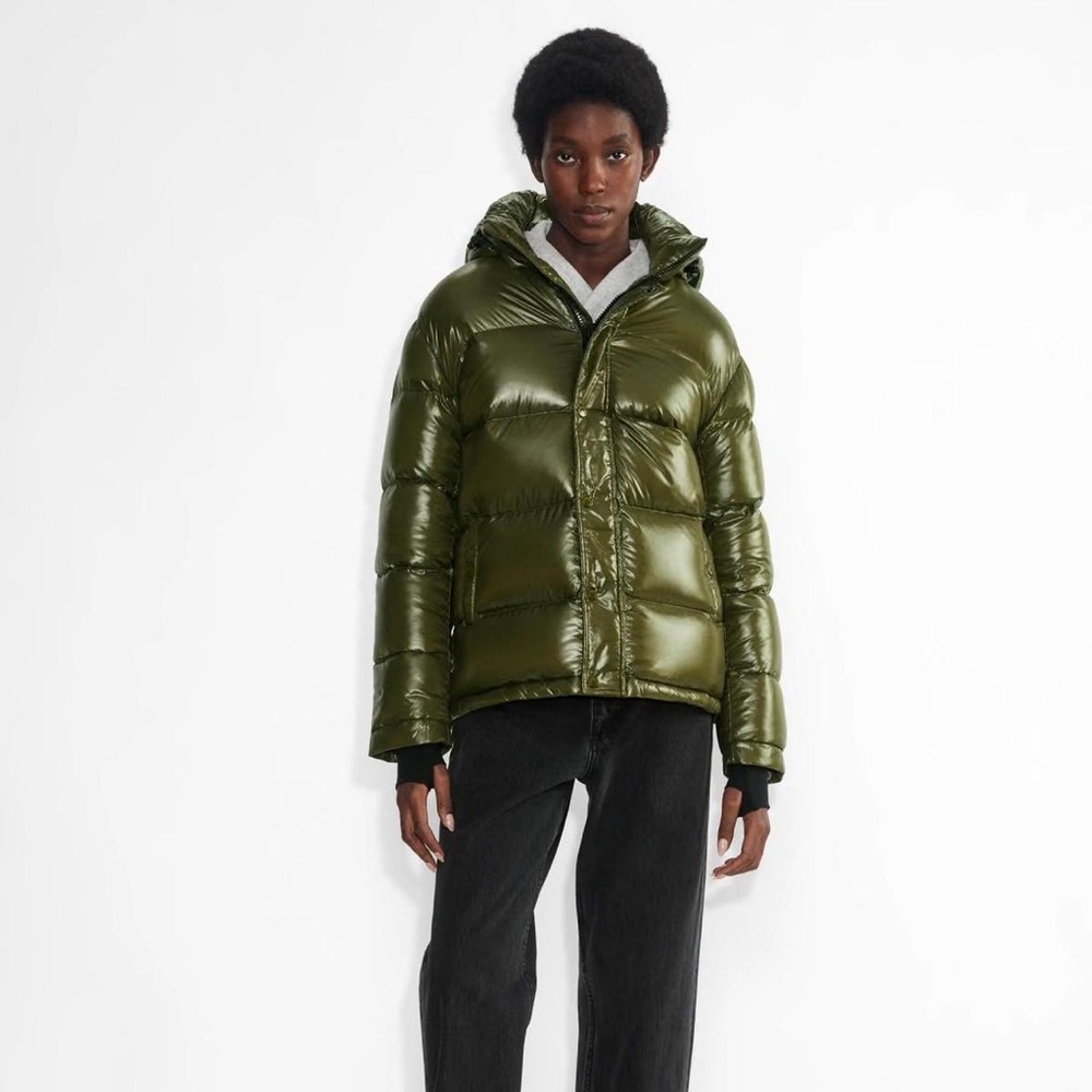 Aritzia - The super puff Olive Green Women's Puffer Jacket